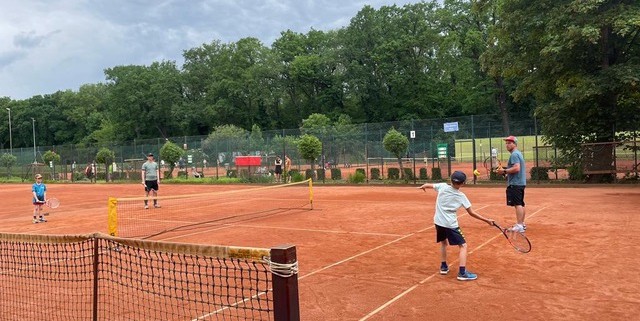 Tennismatch auf dem Platz